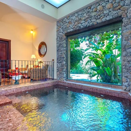 Casa Flores Con Piscina Interior Climatizada Alcaucín Exterior photo