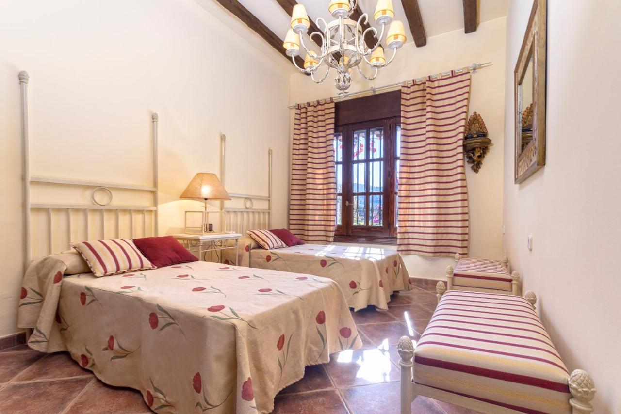 Villa Casa Flores Con Piscina Interior Climatizada Alcaucin