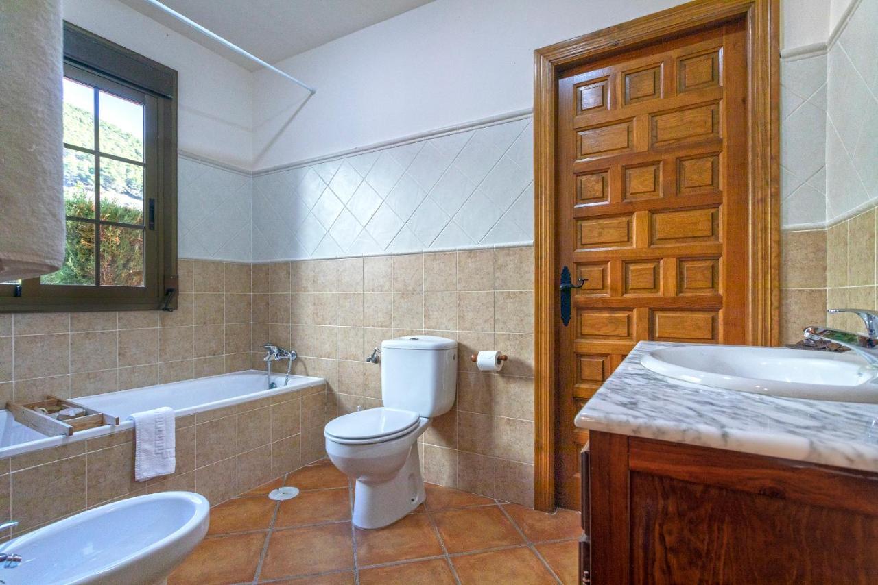 Casa Flores Con Piscina Interior Climatizada * Alcaucin