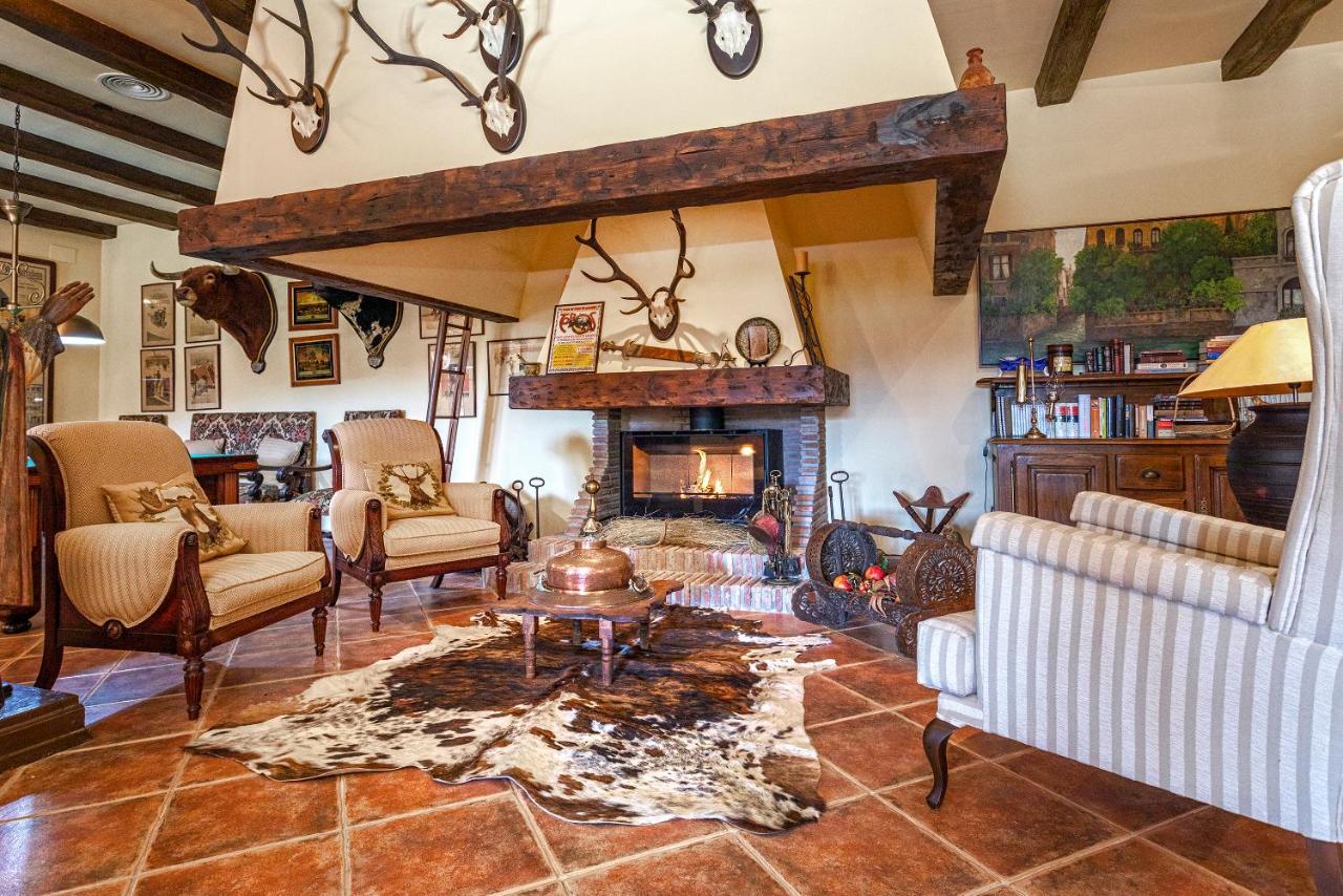 Casa Flores Con Piscina Interior Climatizada * Alcaucin