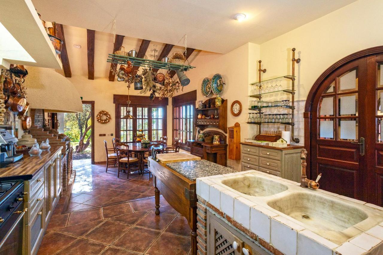Casa Flores Con Piscina Interior Climatizada Alcaucin